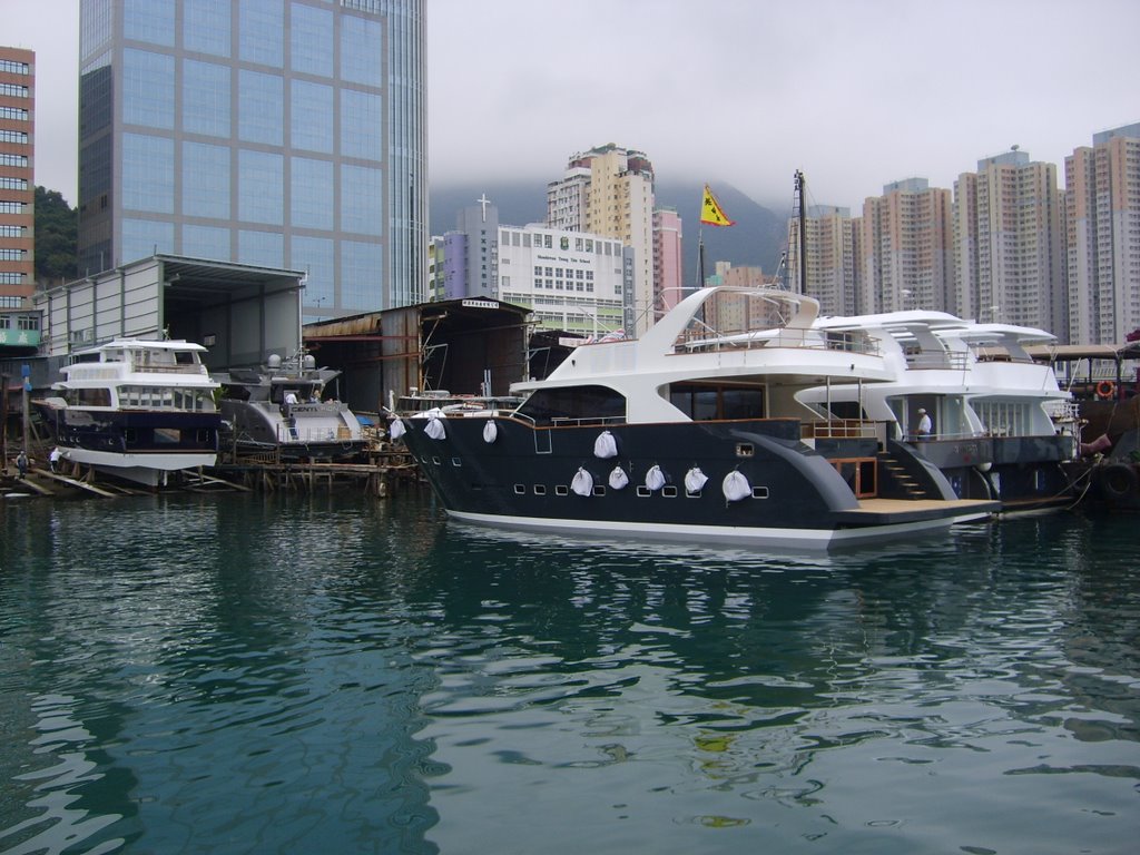 Bondway Yacht Services, Look from the water by marius arts