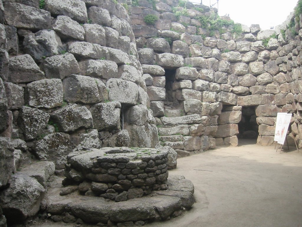 Interno nuraghe Torralba by nardino53