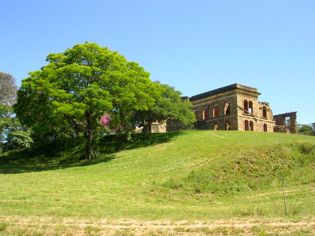 Ruina del Castillo San Carlos/Concordia /Argentina by fernando courdin