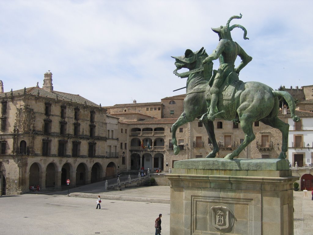 Trujillo - Plaza Mayor by Aristocles Kramer