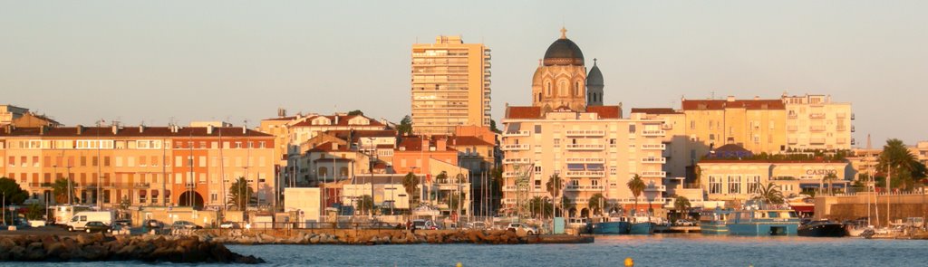 Port Saint-Raphaël by alain xueref