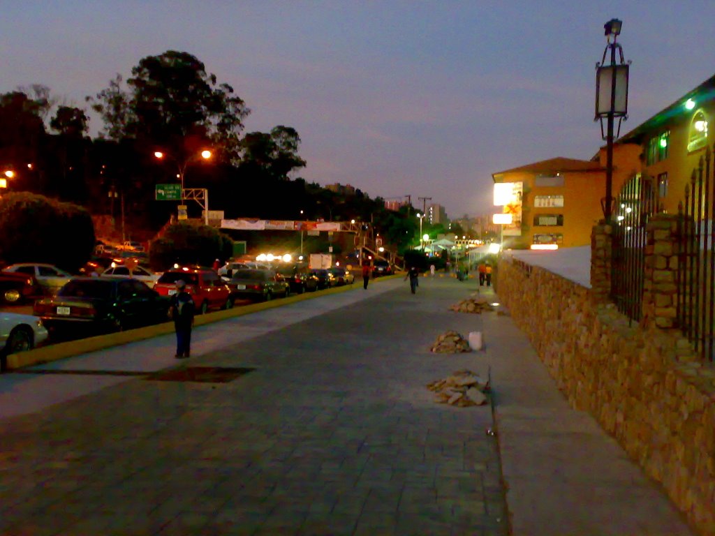 Boulevard en C. C. La Casona by Simon Abeid