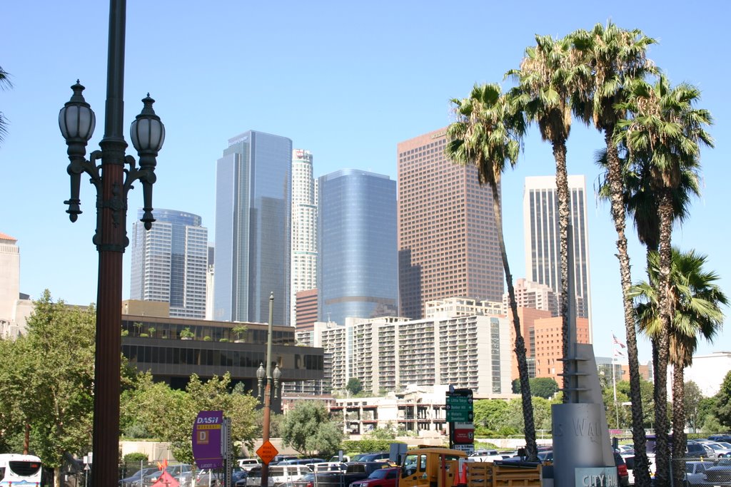 Downtown Los Ángeles by Juan Domínguez León