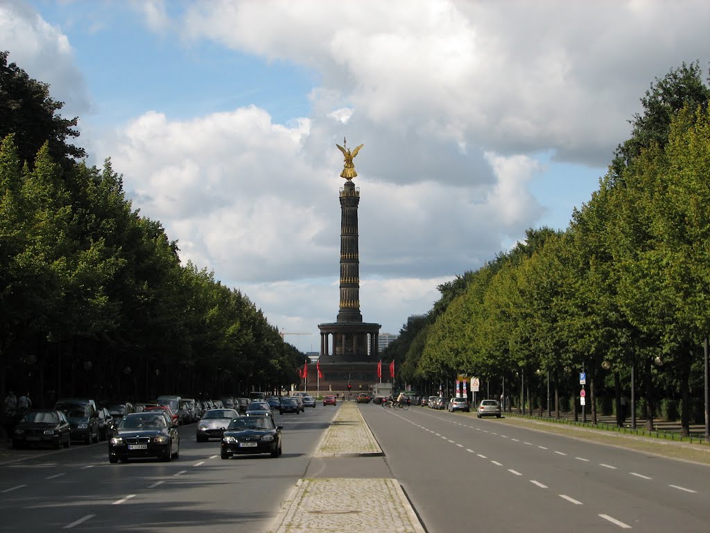 Victory Column Tiergarten, Berlin Germany by Kobi Zilberstein