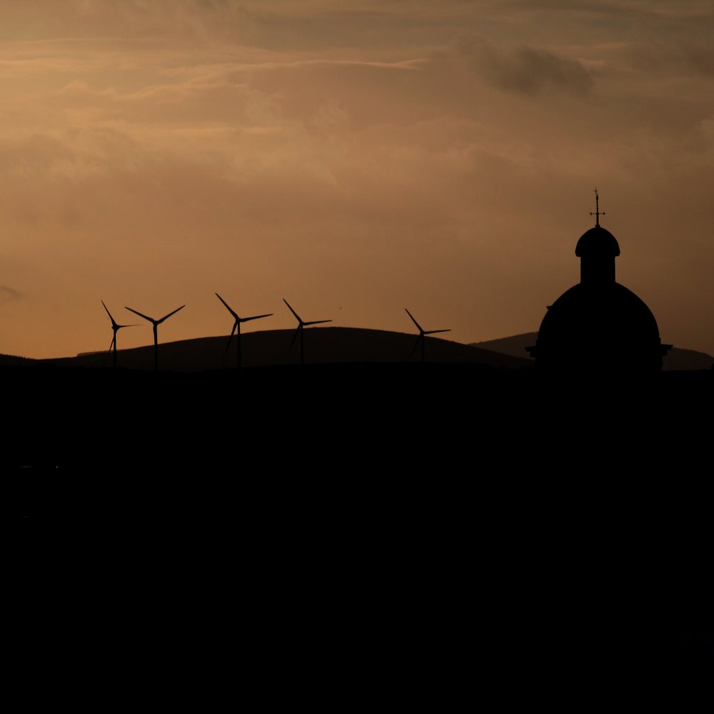 Macduff Parish Church / Boyndie Wind Farm by vinwatt