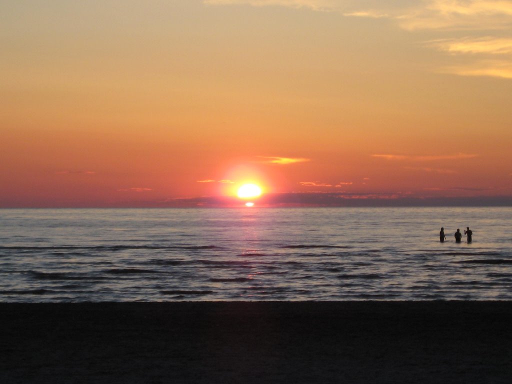 Wasaga Beach, ON, Canada by lou007