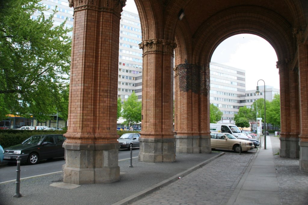 Anhalter Bahnhof Gallerie, Stresemannstrasse by Carl030nl