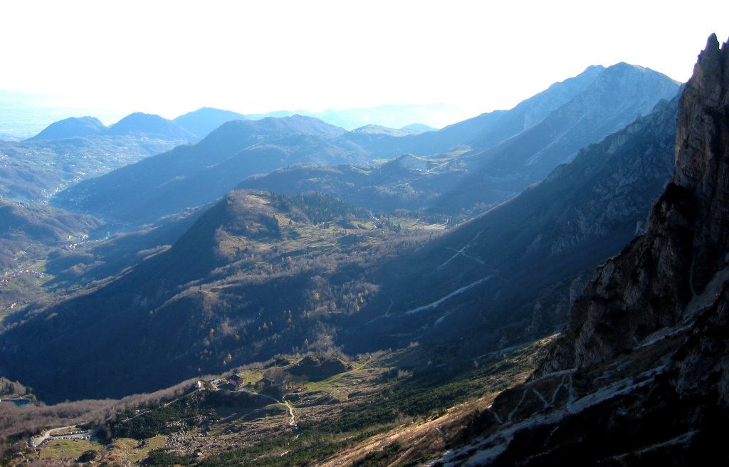 Dal passo di Lora verso la valle dell'Agno by andrea zanella