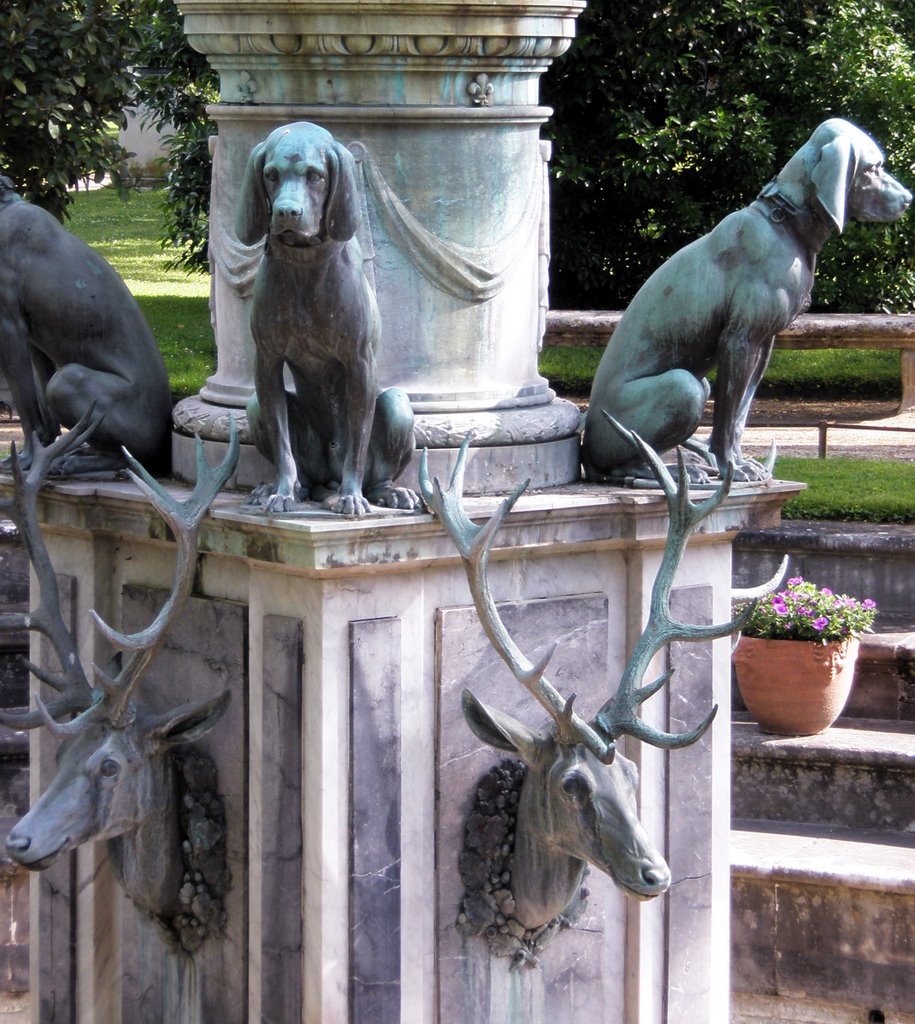 Fontaine des jardins de Diane (détails) by Pascal_du_77