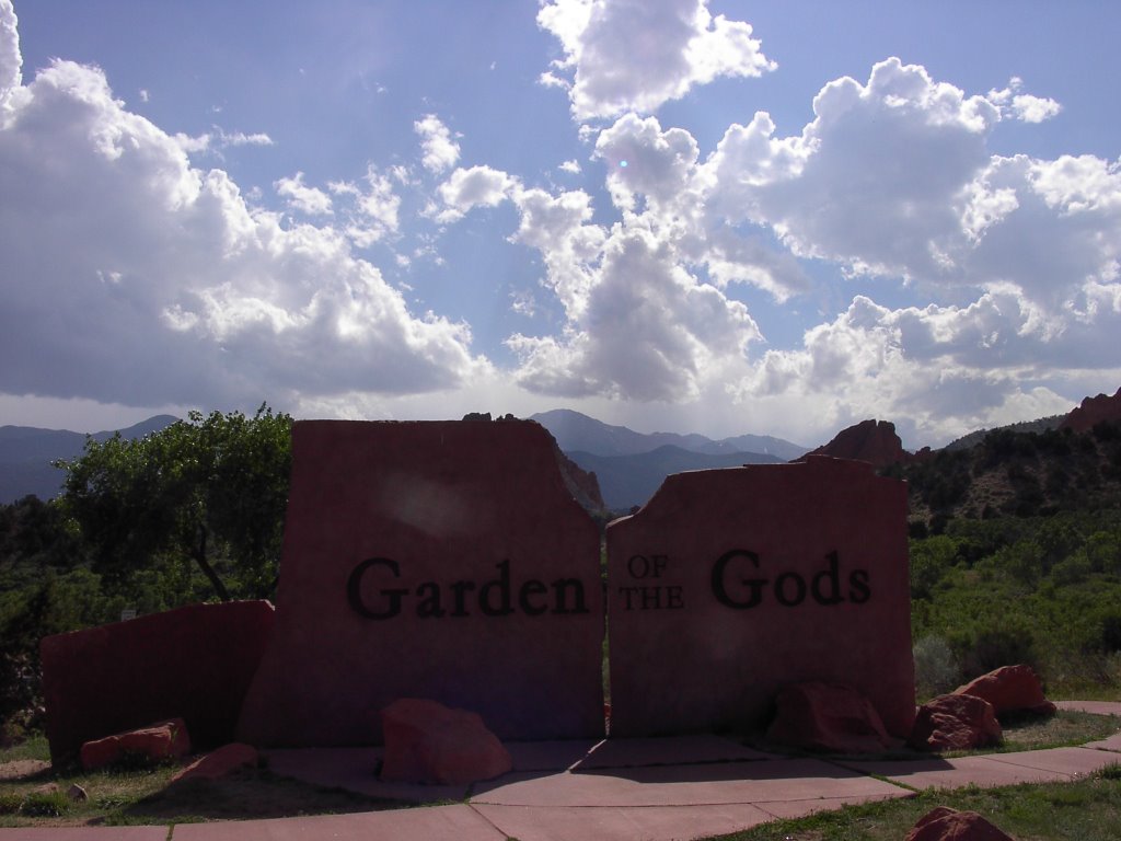 Garden of the Gods Entrance by travelerphotos