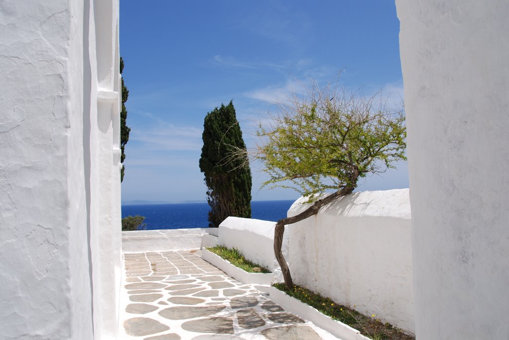 Cyclades - Sífnos - Monastère de la Panagía Pouláti by odileb