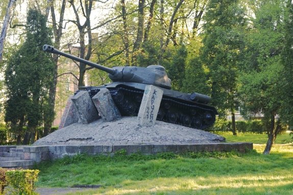 Lębork - czołg IS-2 w Parku Chrobrego by Krzysztof Poziemski