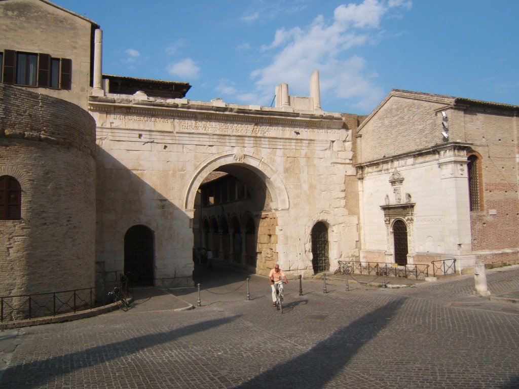 Arco di Augusto by lucapa