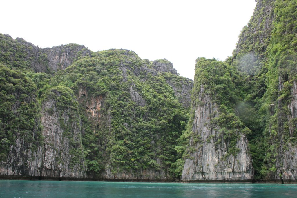 Phi Phi Island by cheldasiore