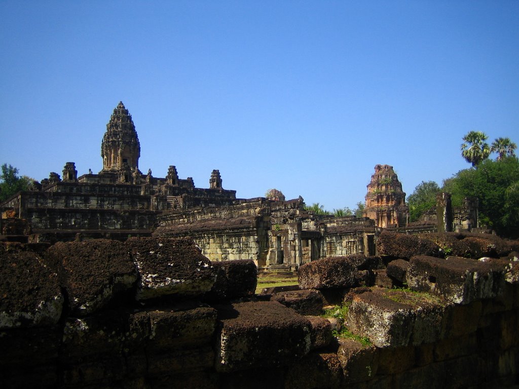 Bakong, Roluos group, Cambodia by silwi