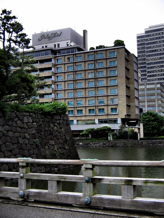 3 Kōkyogaien, Chiyoda-ku, Tōkyō-to 100-0002, Japan by Yale ReiSoleil