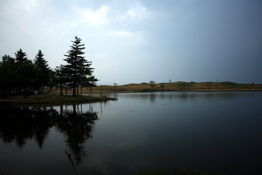 Shiretoko 1st Lake 知床五湖 一湖 by kensilin