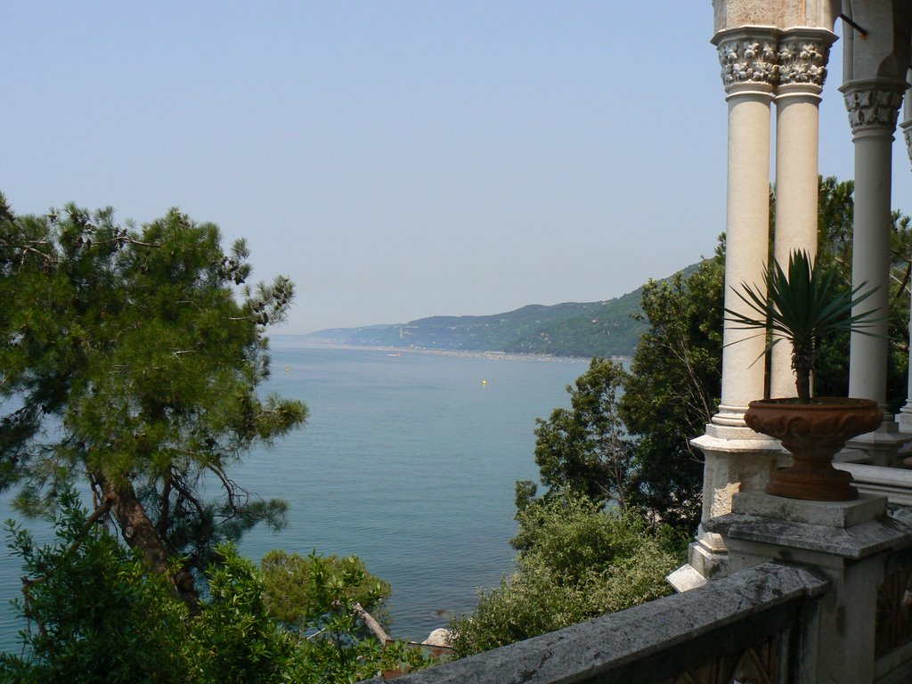 Vista sul golfo di Trieste by Lorenza Ravanetti