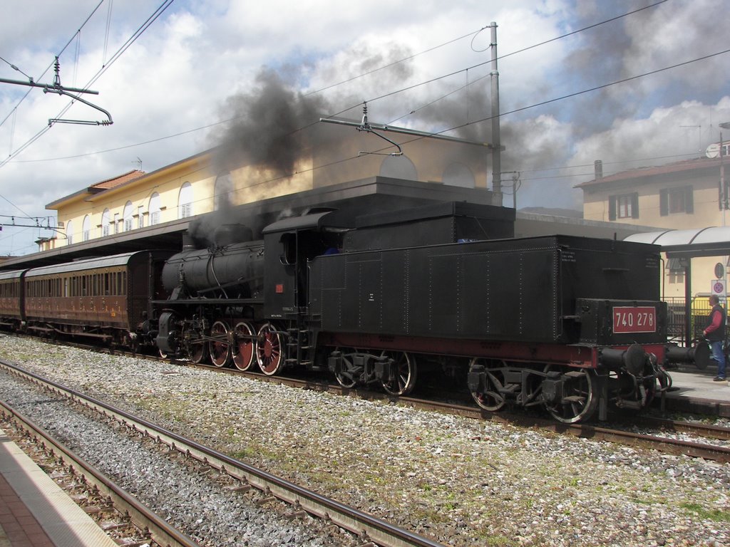 Pescia - Treno a vapore by gian luca bucci