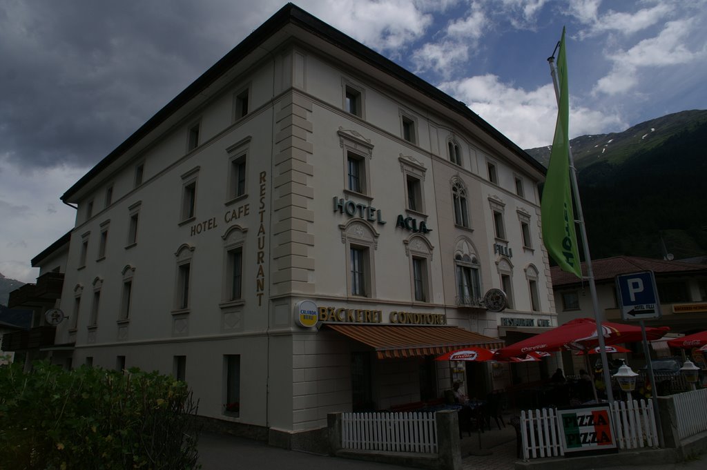 Hotel in Zernez by Riedbach