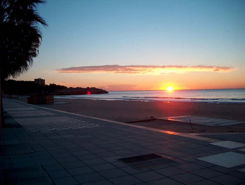 Platja de l'Arrabassada, sortida del Sol by electric