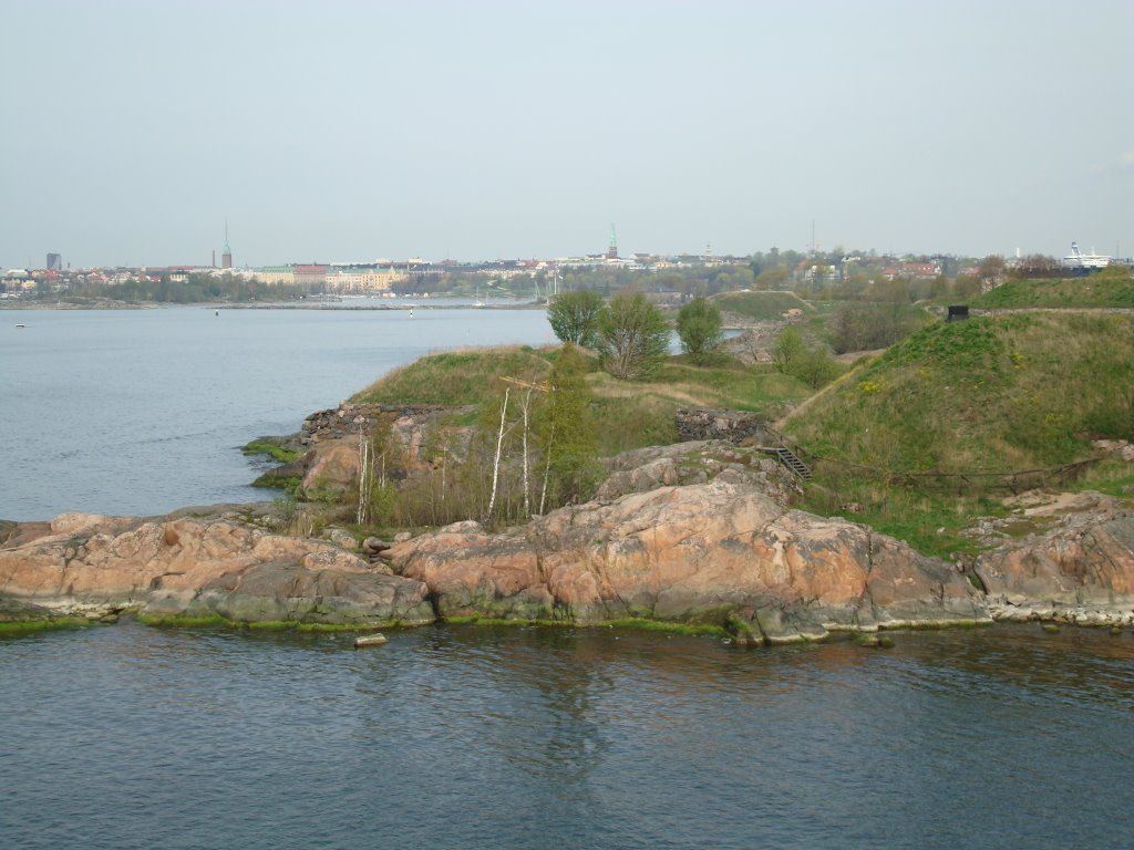 Suomenlinna_Helsinki by Brunehault