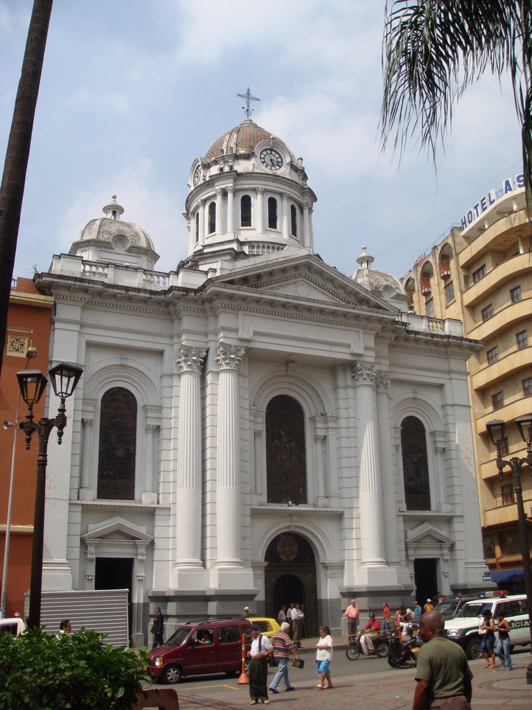 IGLESIA DE SAN PEDRO ( LA CATEDRAL ) by carlos alberto arango