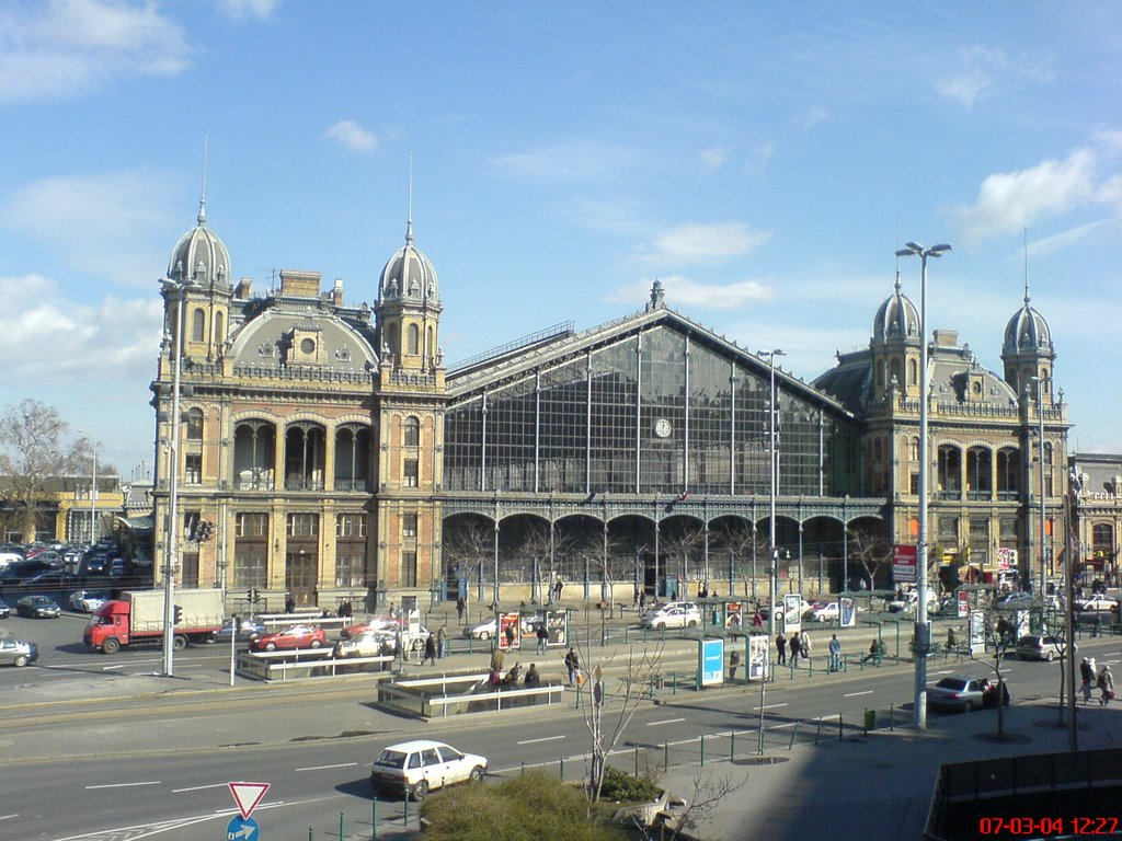 Budapest - Nyugati (Western railway station) by gophix