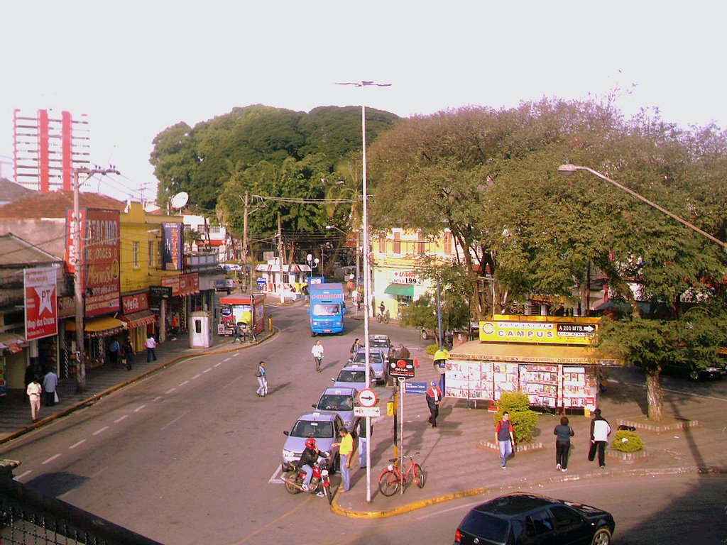 Praça Sacadura Cabral e Praça Oswaldo Cruz by João Paulo Chagas