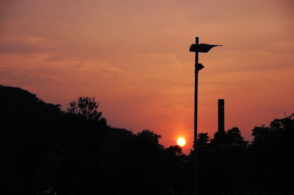 城市广场的夕阳（The Sunset of City Plaza） by 依水居(SHI Tao)