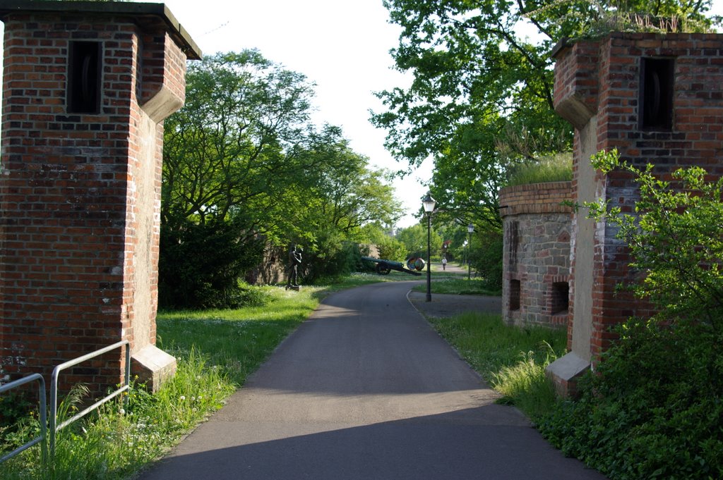 Historische Wehranlage an der *Lukasklause* - Magdeburg [235°] by Jens H.