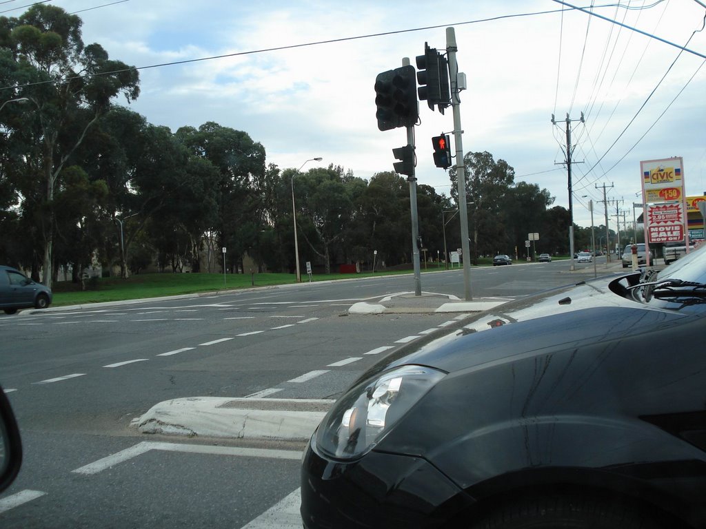 Intersection of Days Rd and Regency Rd by bichoosn