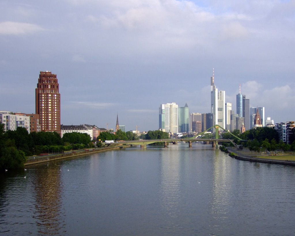 Skyline Frankfurt am Morgen by M.M. B.