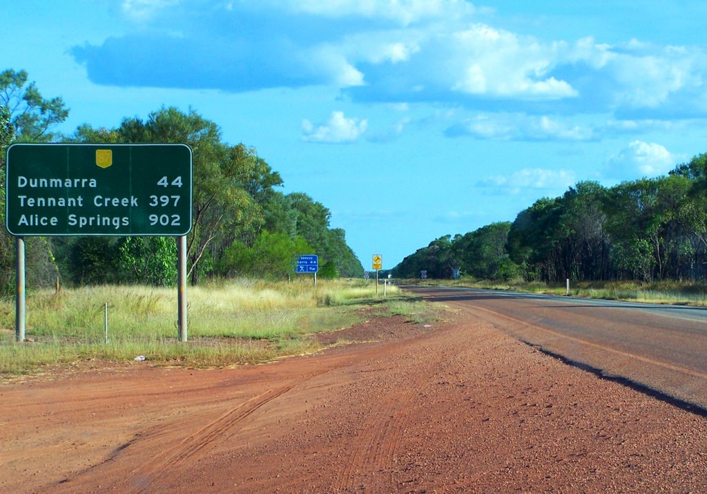 Heading south from Daly Waters by Geerten