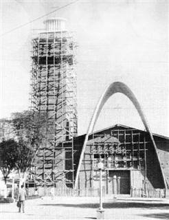 Construção da Igreja Matriz-Suzano by Julio Taboada