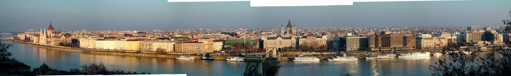 Budapest - verso Pest dal castello by fester