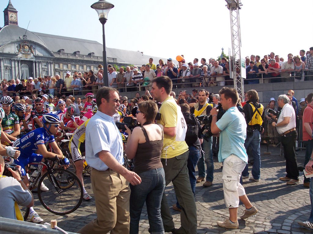 Partenza della corsa ciclistica liegi bastogne liegi un primo piano bernard hinaut ciclista francese degli anni 80 by mario-quici di caste…