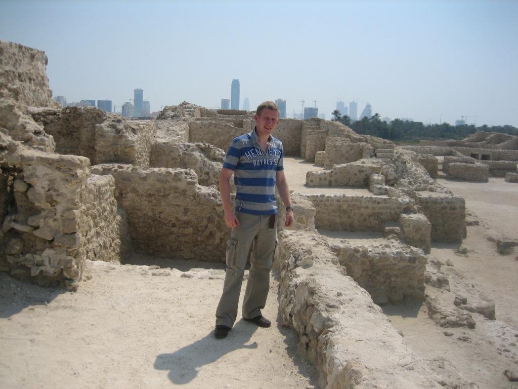 Bahrain Castle Ruins by jttaylor