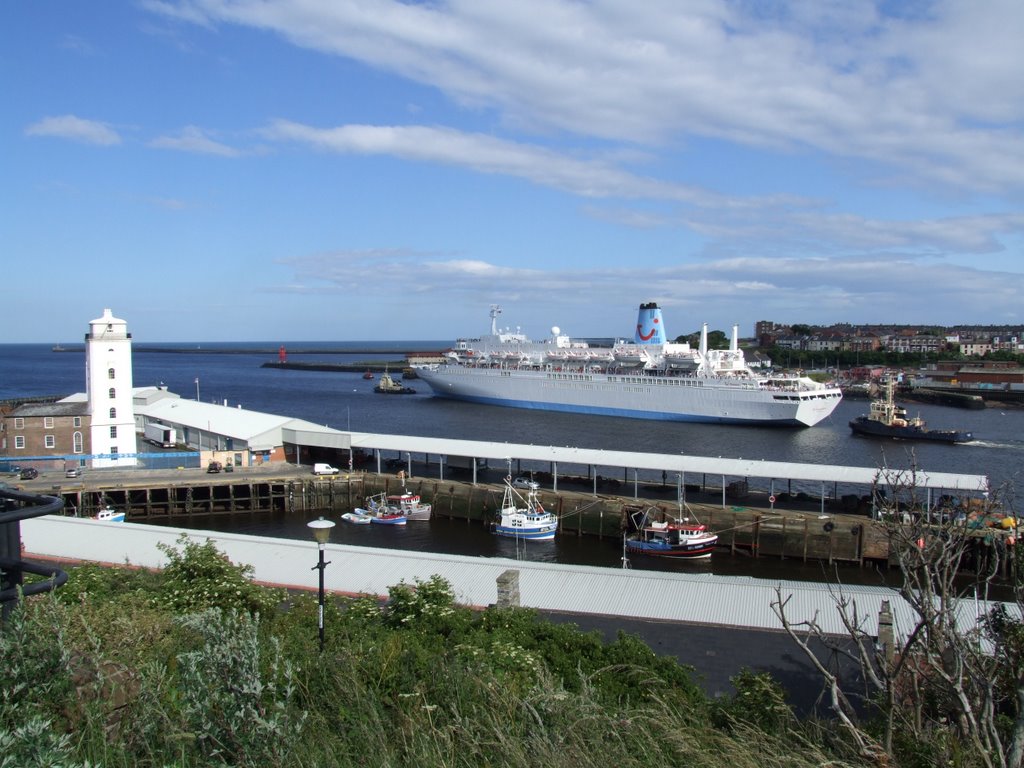 North Shields fish quay June 2008 by fgillings