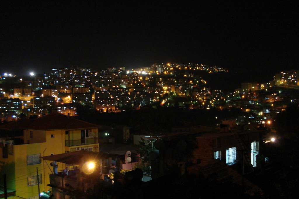 İzmir-Çiğli-Şirintepe Mahallesinden Egekentin gece görünüşü by TANJU KORAY UCAR