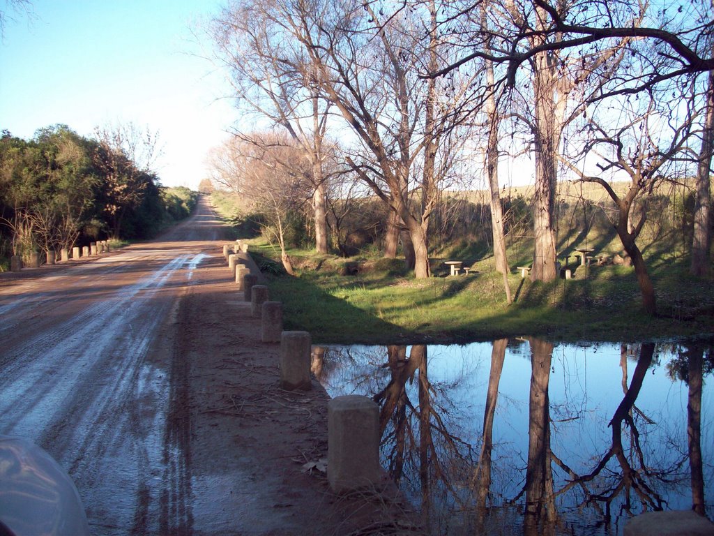 Puente sobre arroyo El Plata by patridelasierras