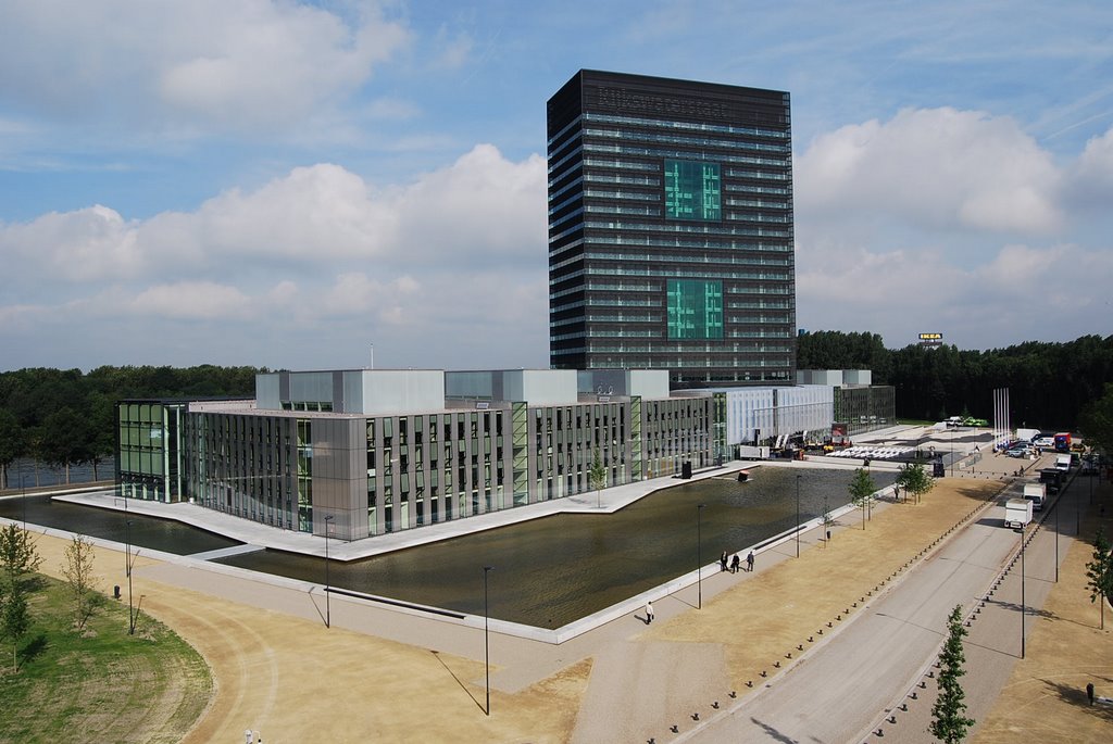 Kantorengebouw "Westraven" Rijkswaterstaat by Geo Janssens