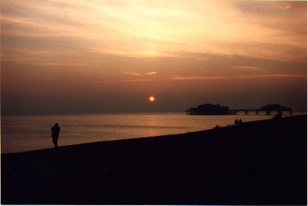 Sunset in Brighton by rsaboia