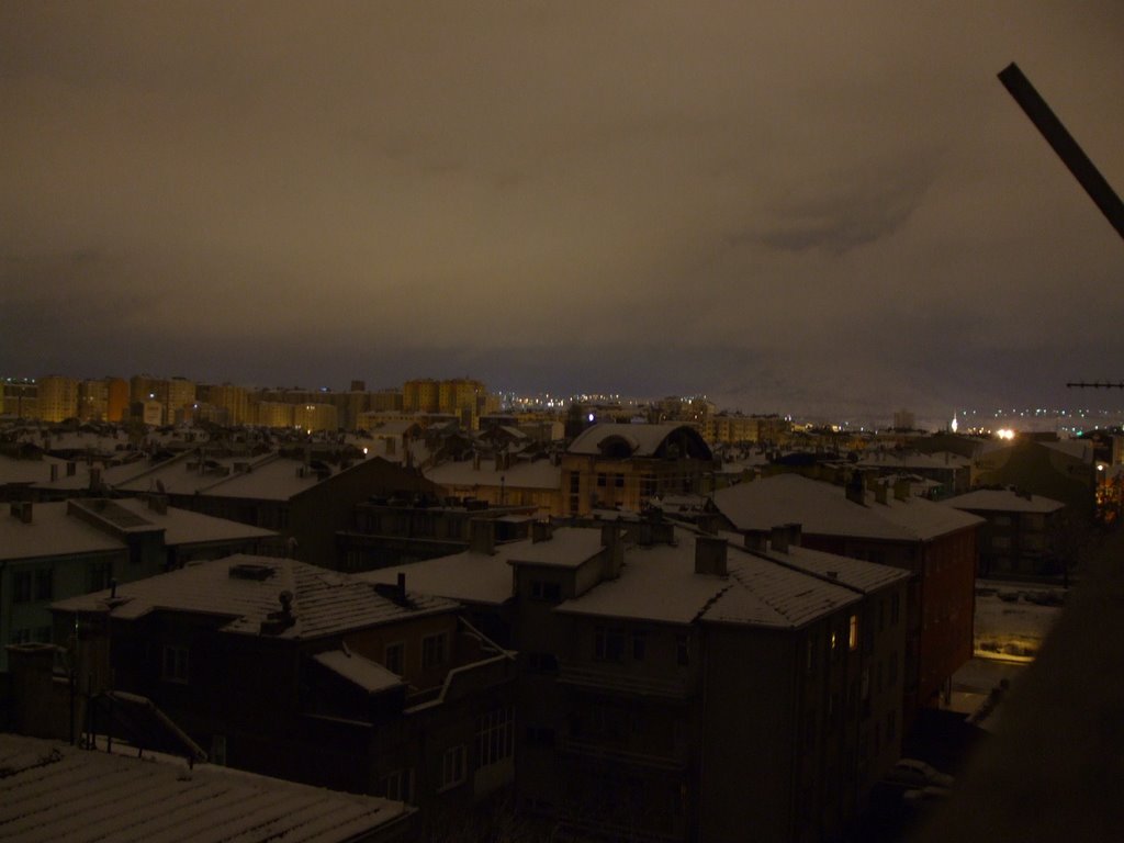 Sahabiye quarter at night by usamec