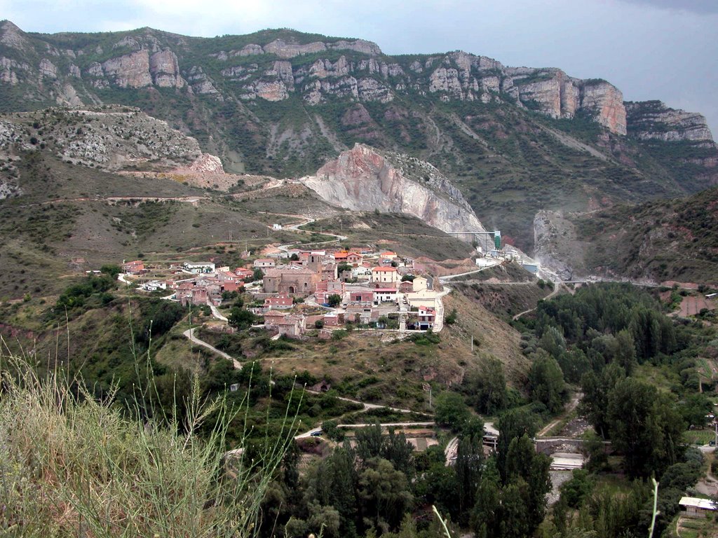 LEZA DE RIO LEZA (Camero Viejo-La Rioja). 2005. 01. Panorámica del pueblo. by Carlos Sieiro del Nido