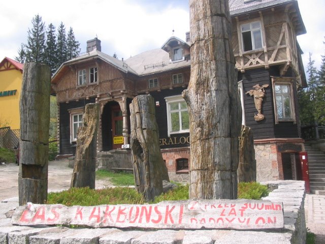 Szklarska Poręba - muzeum mineralogiczne by Michał Dobrzański