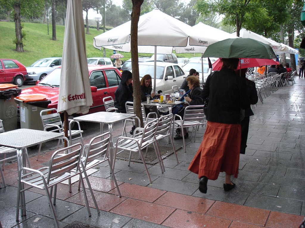 Calle Almagro bajo la lluvia by lemanou