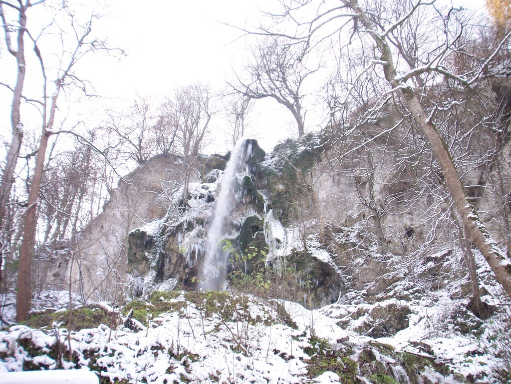 Badurach Wasserfall im Winter by Adrian B