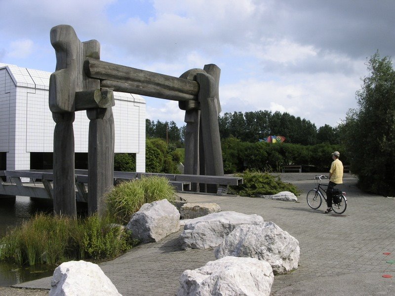 Entry of the Museum, Dunkerque, France (2006) by riorom