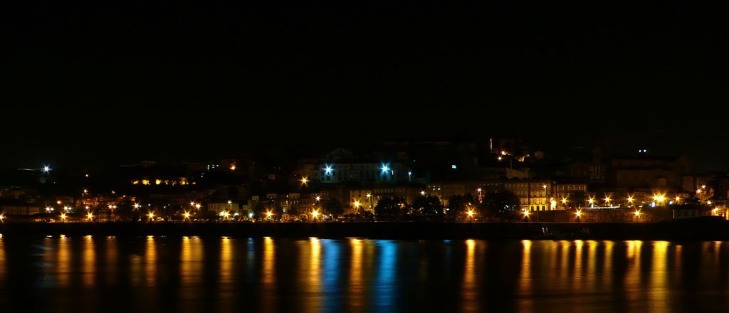 Noite Ribeirinha | (Oporto's Ribeira by night) by joseluissc